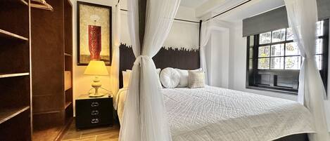 2 habitaciones y tabla de planchar con plancha