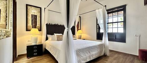 1 habitación y tabla de planchar con plancha