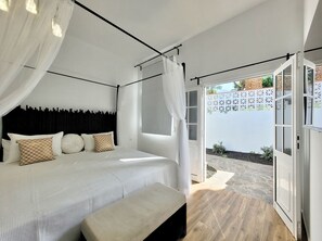 1 slaapkamer, een strijkplank/strijkijzer