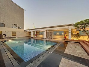 حمام سباحة