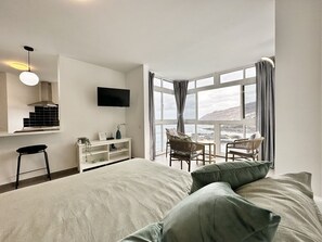 1 quarto, ferros/tábuas de passar roupa