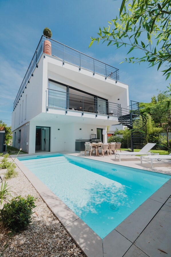 Outdoor pool, a heated pool