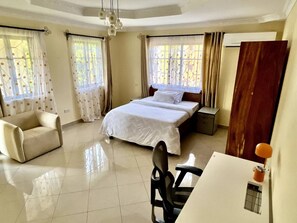 4 Schlafzimmer, Bügeleisen/Bügelbrett, WLAN, Bettwäsche