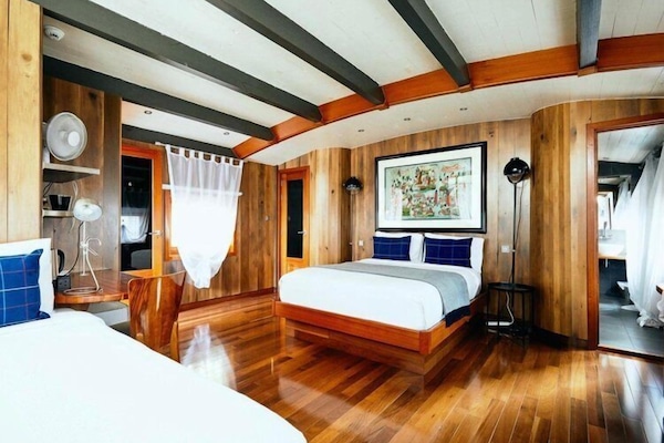 Premium Suite | In-room safe, free WiFi, bed sheets