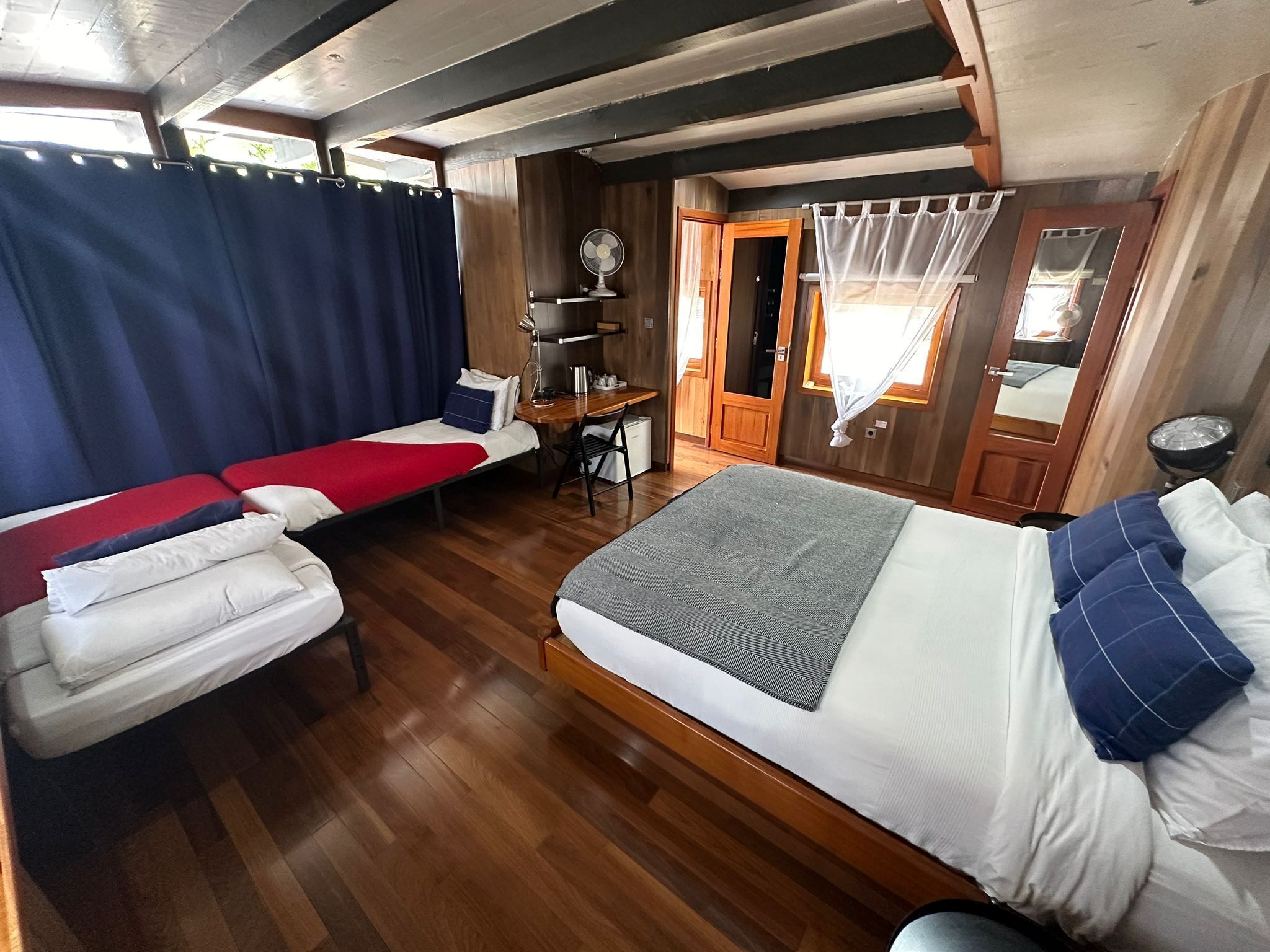 Coffres-forts dans les chambres, Wi-Fi gratuit, draps fournis