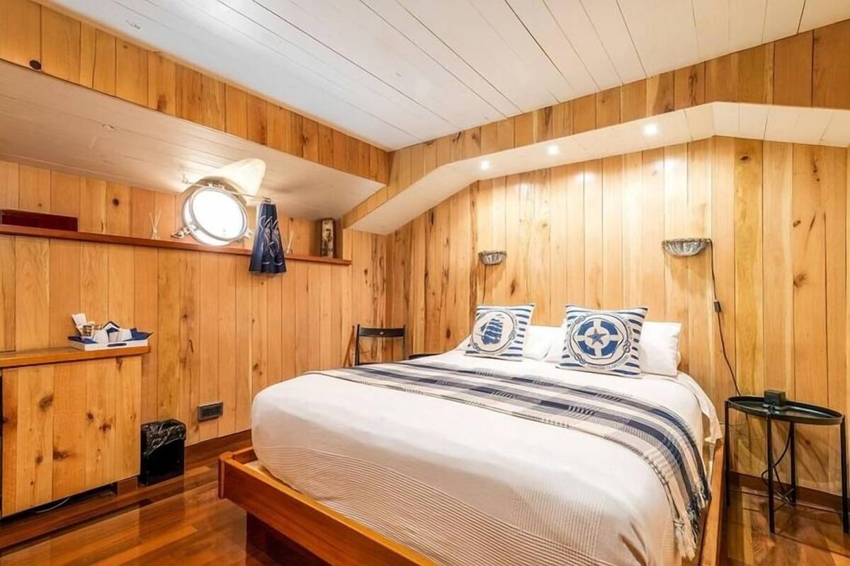 Habitación doble Deluxe | Caja de seguridad en la habitación, wifi gratis y ropa de cama 