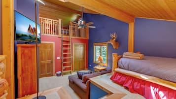 5 bedrooms, iron/ironing board, WiFi, bed sheets