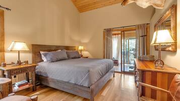 5 bedrooms, iron/ironing board, WiFi, bed sheets