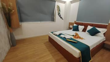 Deluxe Double Room, Pool View | Soundproofing, iron/ironing board, free WiFi