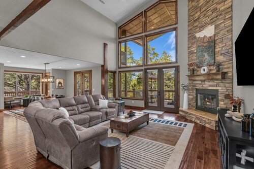 Canyon Ridge Retreat| hot tub, mins from Zion