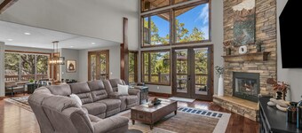 Canyon Ridge Retreat| hot tub, mins from Zion