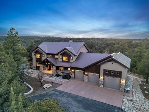 Exterior - Canyon Ridge Retreat| hot tub, mins from Zion (Orderville)