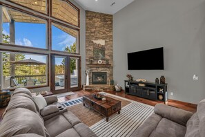 Smart TV, video games, ping pong - Canyon Ridge Retreat| hot tub, mins from Zion (Orderville)