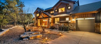 Canyon Ridge Retreat| hot tub, mins from Zion
