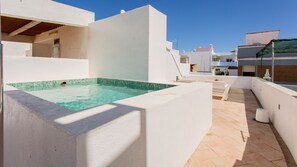 Pool - Stunning House With Rooftop and Pool by LovelyStay (Fuseta)