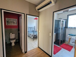 A hotel room with a bathroom, a bedroom with a bed, and a shower area. - Appt 3 stars, view on bassin de Thau Terr 30 m² Pets accepted (Mèze)