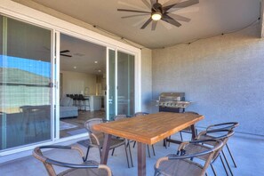 Outdoor dining - Maricopas BEST Escape wt 5 bds and outdoor dining (Maricopa)