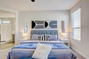 5 bedrooms, iron/ironing board, WiFi, bed sheets - Maricopas BEST Escape wt 5 bds and outdoor dining (Maricopa)