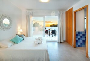 3 slaapkamers, een strijkplank/strijkijzer, wifi, beddengoed