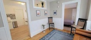 1 bedroom, iron/ironing board, WiFi, bed sheets - The North End Pad (Burlington)