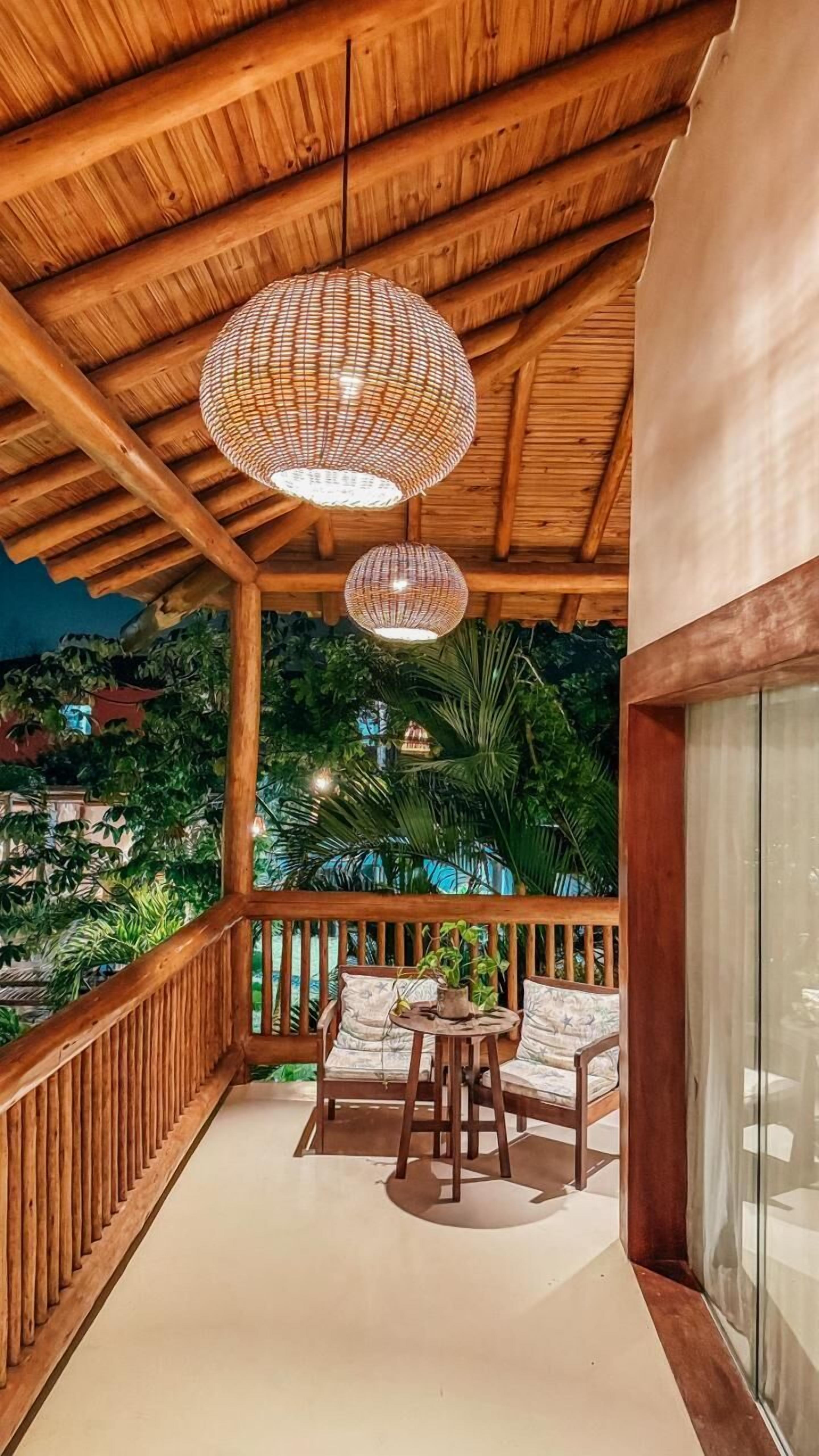 ห้องคอมฟอร์ทดับเบิลหรือทวิน, ระเบียง, วิวสระว่ายน้ำ | วิวสวน