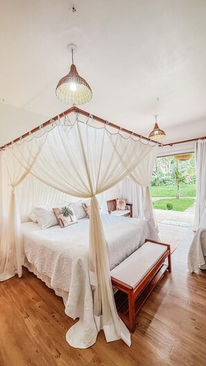 Comfort kamer, 1 twee- of 2 eenpersoonsbedden, balkon, uitzicht op zwembad | Een minibar, gratis wifi