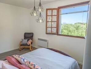 3 chambres, fer et planche à repasser, lit parapluie, Wi-Fi gratuit