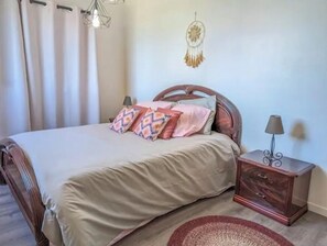 3 chambres, fer et planche à repasser, lit parapluie, Wi-Fi gratuit