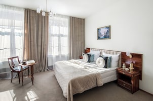 Roupas de cama antialérgicas, escrivaninha