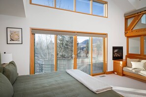 4 bedrooms, desk, iron/ironing board, free WiFi