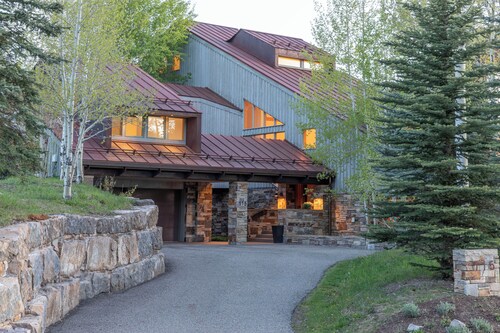 Gray Mill House by Curate Telluride-NEW Remodel, Hot Tub, Grill, Views, Lux Home