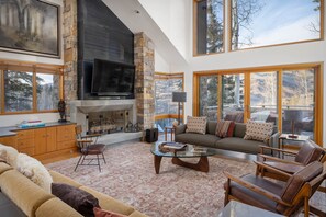 Smart TV, fireplace, ping pong, books