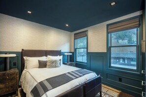 4 bedrooms, desk, iron/ironing board, free WiFi