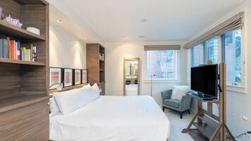 4 bedrooms, desk, iron/ironing board, free WiFi