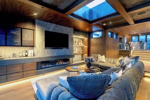 Smart TV, fireplace, books, music library - Meribel Penthouse by Curate Telluride- Lux Home in Town, Views, Grill, Updated (Telluride)