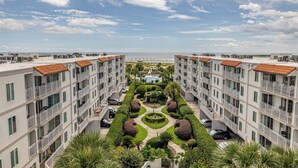 Exterior - Beach Club 203 aka "Beach Walk" 2br/2ba Oceanfront Complex (Saint Simons Island)