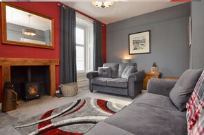 Smart TV, fireplace - Crossaig Farm House - sleeps 10 guests  in 5 bedrooms (Tarbert)