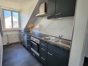 Réfrigérateur, lave-vaisselle, cafetière/bouilloire