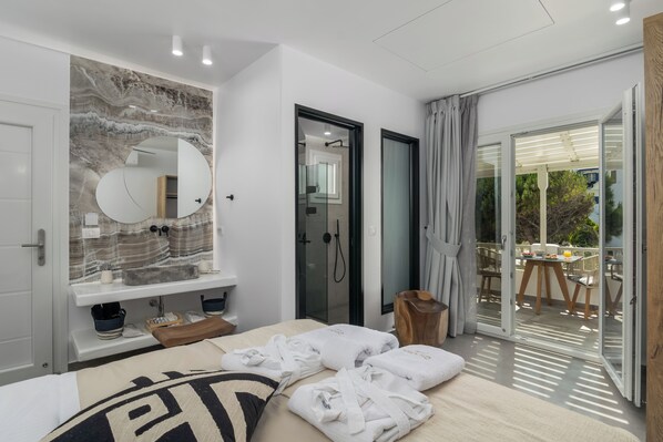 Suite, Balcony, Garden View