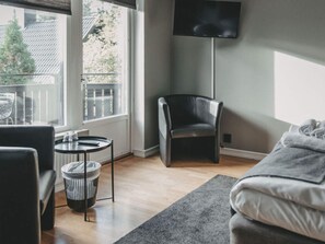 Living area - Appealing Vacation Home With Free Breakfast (Hisings Backa)