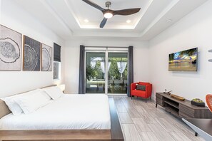 4 Schlafzimmer, Schreibtisch, Bügeleisen/Bügelbrett, Reisekinderbett