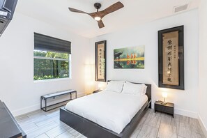 4 Schlafzimmer, Schreibtisch, Bügeleisen/Bügelbrett, Reisekinderbett