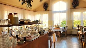 Free daily buffet breakfast