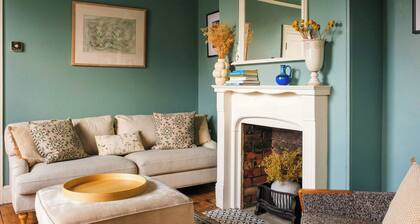 NEW Victorian Residence - sleeps 12