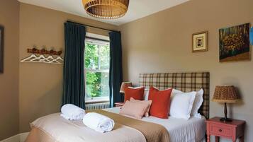 5 bedrooms, iron/ironing board, travel cot, WiFi