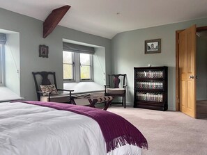 4 Schlafzimmer, Bügeleisen/Bügelbrett, Reisekinderbett, WLAN