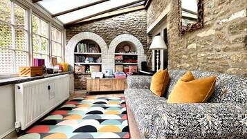 TV, fireplace, offices