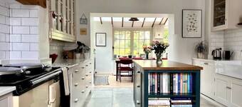 Tranquil Family Home - Frome