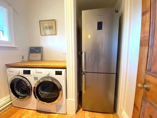 Georgian Gem with Free Parking in Central Frome