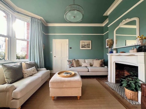 Stylish Victorian Home - Central Frome - Sleeps 8